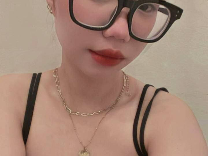 Ảnh 10 của Chịch em kính cận dâm đãng bú cu điêu luyện (Full Clip + Pic)