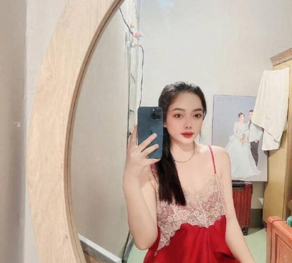 Ảnh 2 của Vợ dâm vú to dùng vú kẹp cu chồng và bị chồng đụ